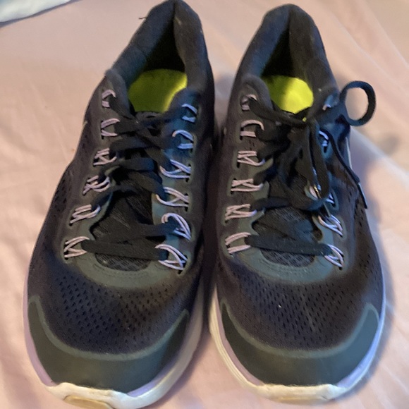 Nike lunarglide 4 size 10 woman’s. Wore a couple of times.In good condition. - Picture 2 of 4